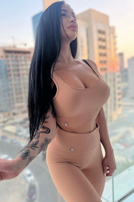 Искусство Подарка: Как Куртизанки Создают Особую Атмосферу для Мужчин